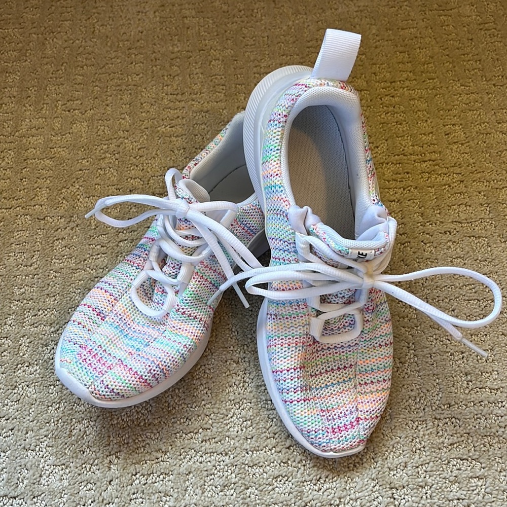 Nike Viale White Multi (Youth 4.5) Women's 6
